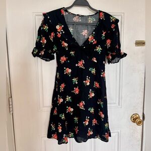 Topshop | Black Floral V-Neck Short Sleeve Dress